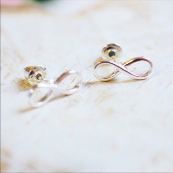 Jewelry - HP. Infinity 12mm stud dainty and elegant earring